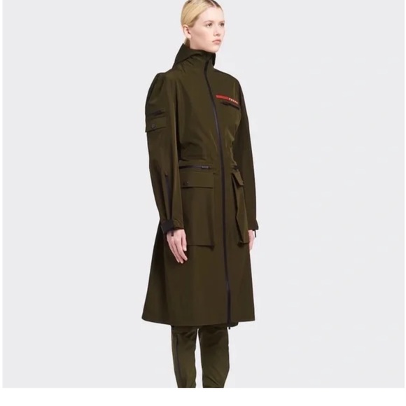 PRADA 

Military Green GORE- Tex PRO Prada jacket

NWT!!  Size medium - Picture 3 of 8